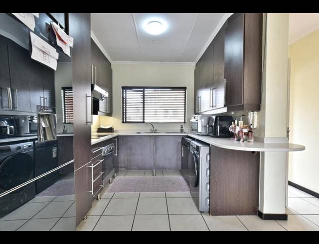 2 BEDROOM APARTMENT FOR SALE IN DOUGLASDALE